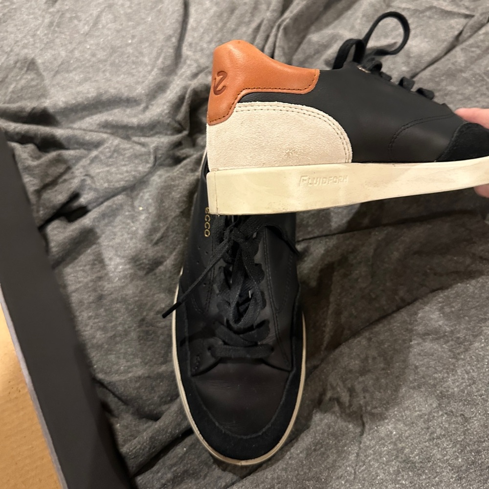 Ecco retro sneaker new in box size 37